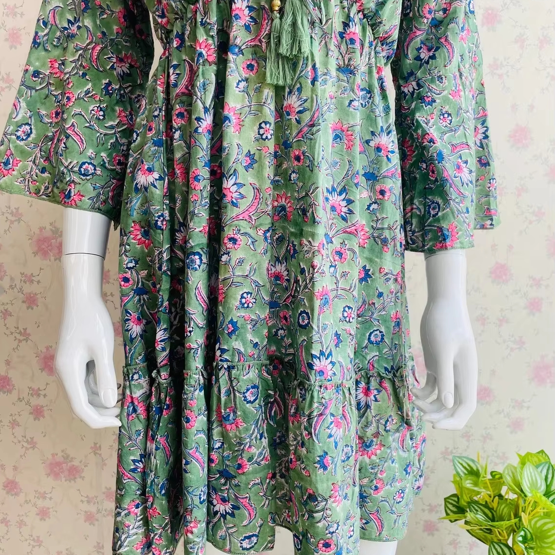 High Quality Cotton V-Neck Party Dress for Women Short Block Print Breathable and Patchwork Design for Autumn Season